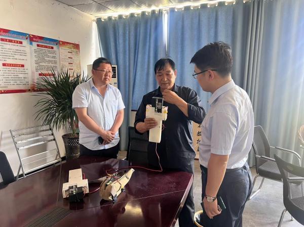 砀山县工商联联合县农业银行,县乡村振兴局深入良梨镇桃源村,朱楼镇