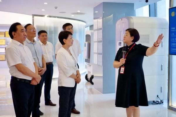 王翠凤同志一行赴广东开展邀商招商工作