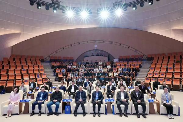 科创融合打头阵 青年徽商当尖兵——2025青年徽商企业家主题圆桌会在合肥举行